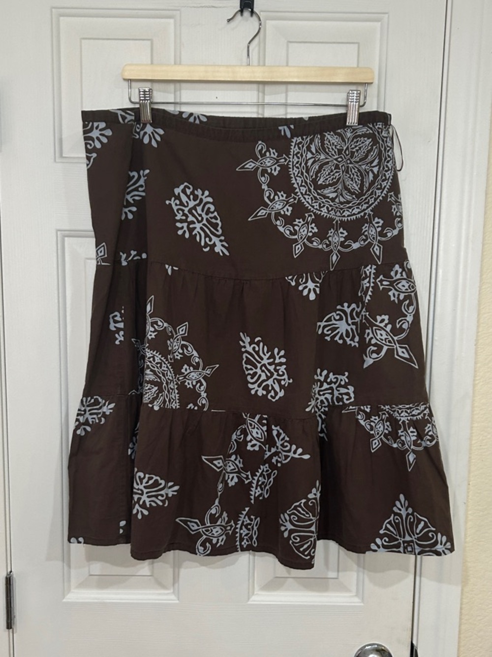 Willi Smith Brown Tiered A-Line Skirt with White Medallion Print